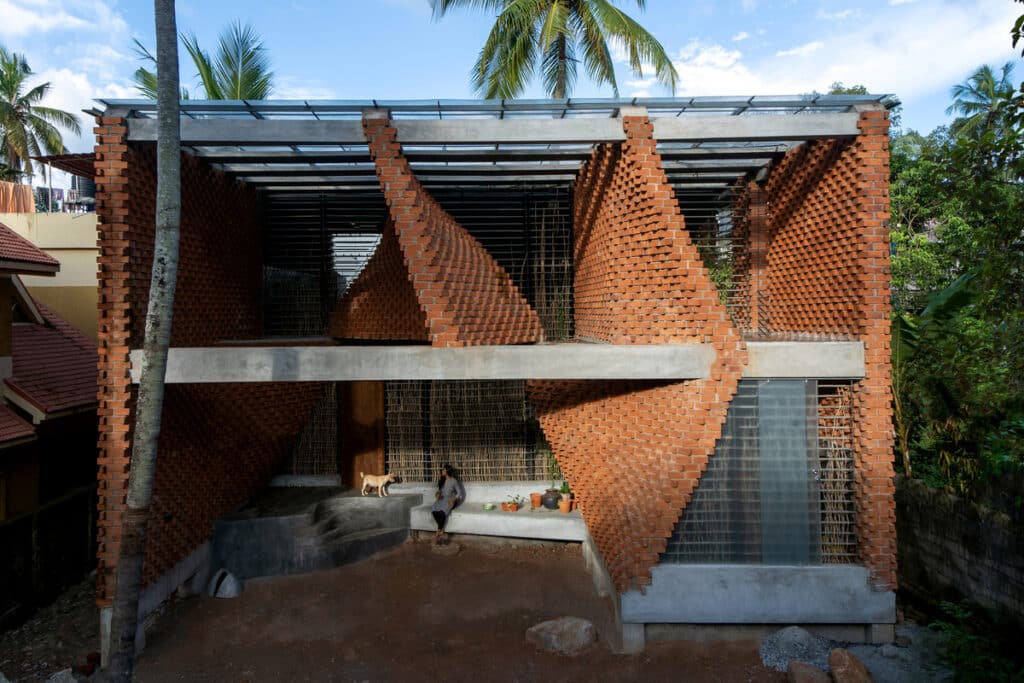 อิฐทั่วโลก : Pirouette House | Brick House @India