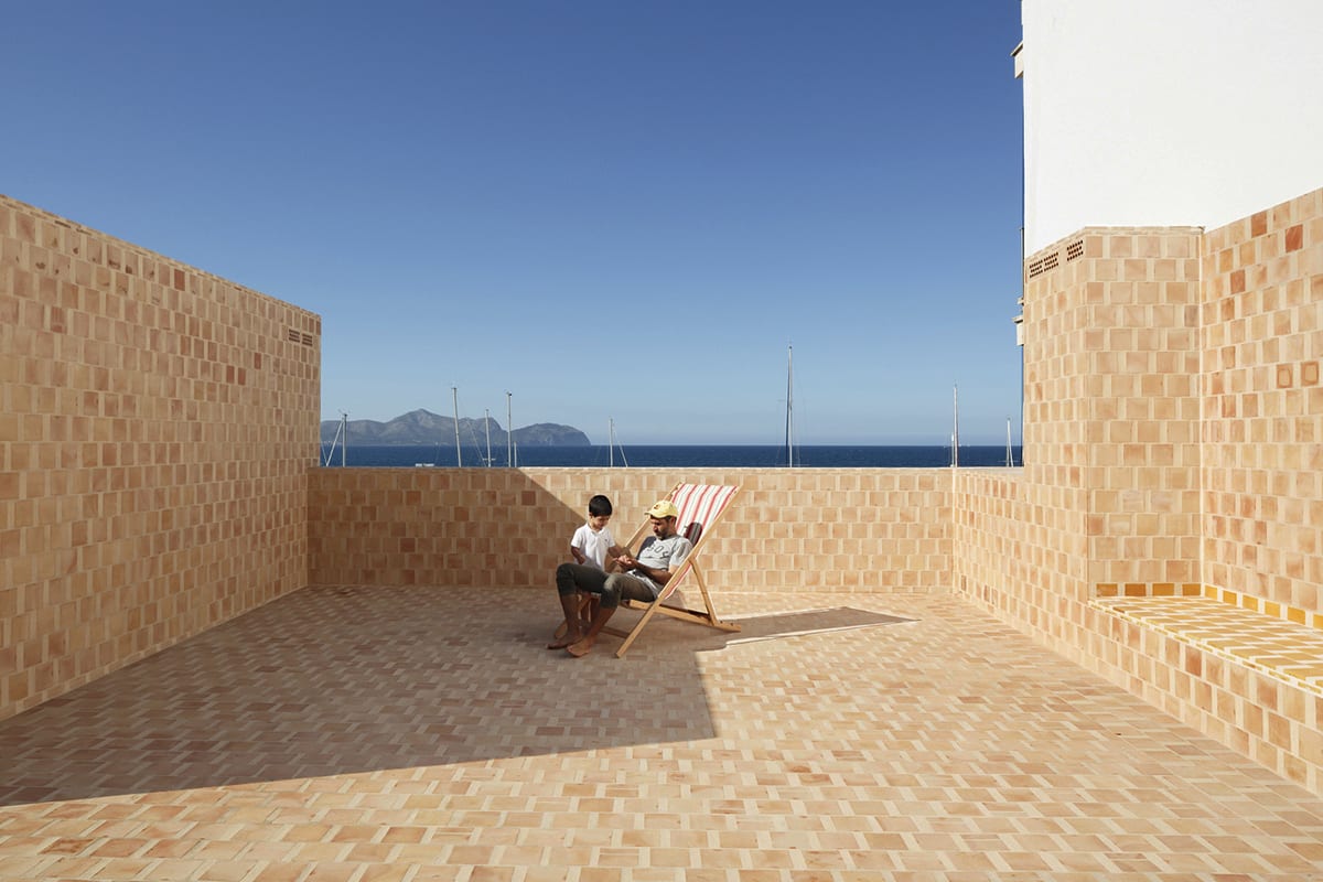 อิฐทั่วโลก : Can Picafort | Brick Apartments in Spain