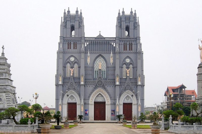 โบสถ์คริสต์ ฟู้ยาย (Phú Nhai) หนึ่งในมหาวิหาร4แห่งในเวียดนาม