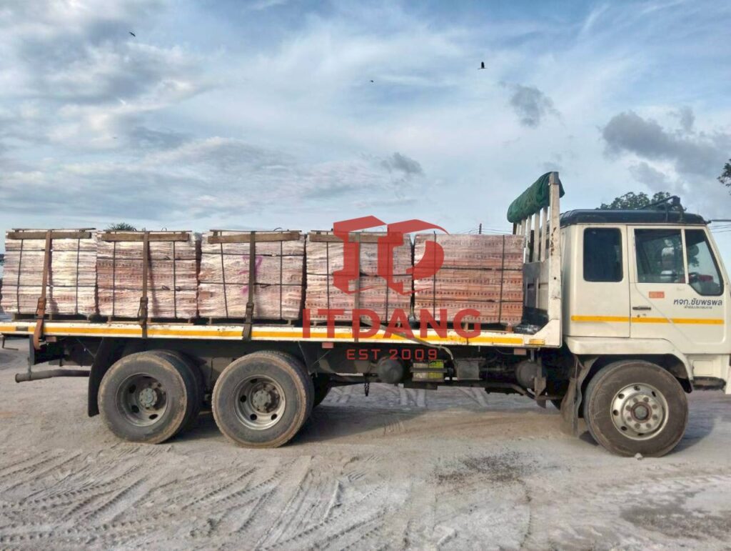 การจัดส่งอิฐแดง