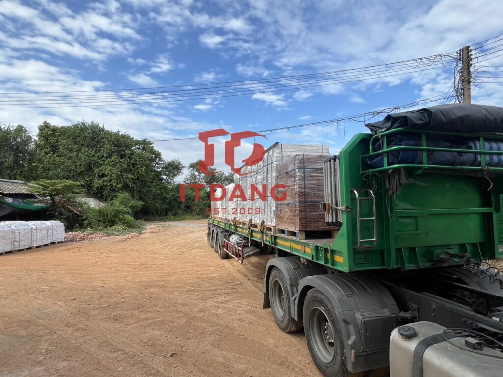 การจัดส่งอิฐแดง