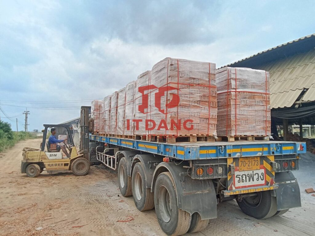 จัดส่งอิฐแดง