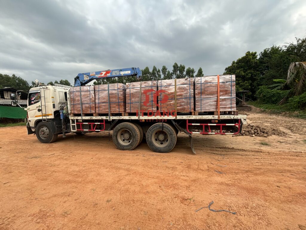 จัดส่งอิฐแดง