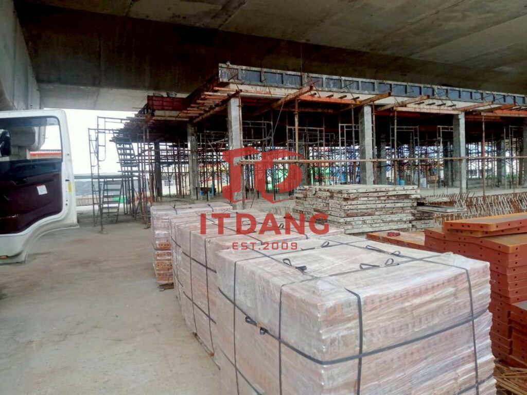 การจัดส่งอิฐแดง