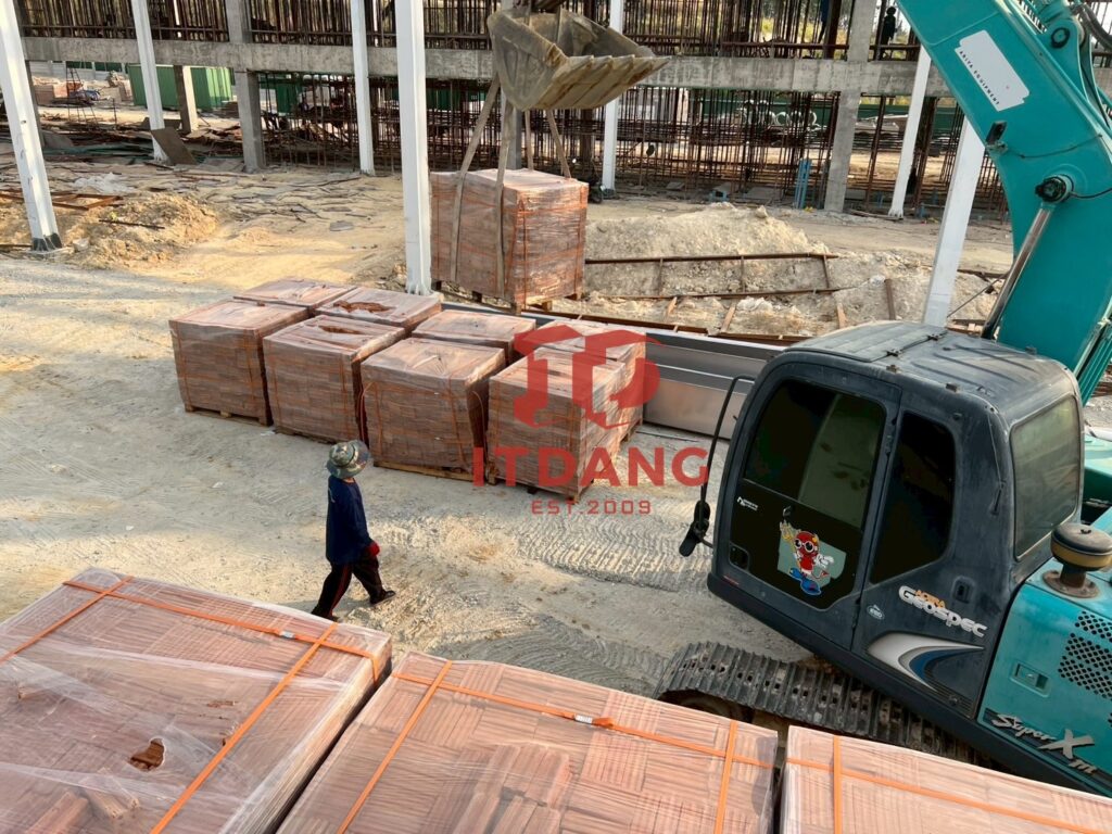 การจัดส่งอิฐแดง