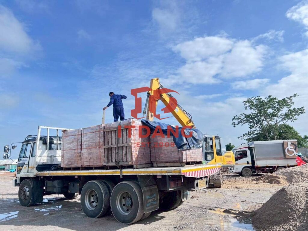 จัดส่งอิฐแดง