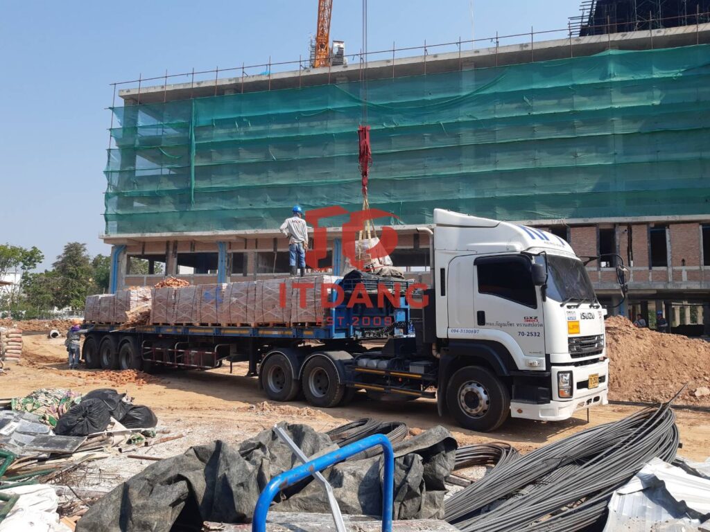 ขนส่งอิฐแดง