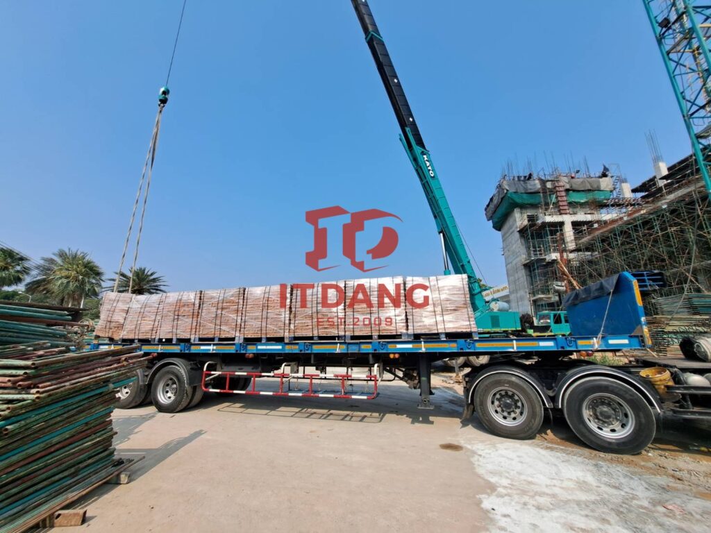 ขนส่งอิฐแดง