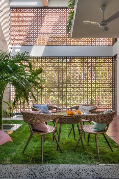 อิฐแดงช่องลม รับลม