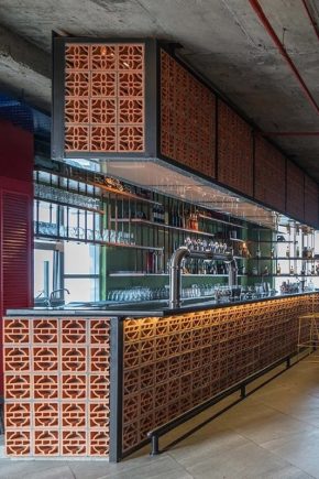 เคาท์เตอร์บาร์ อิฐแดงช่องลม